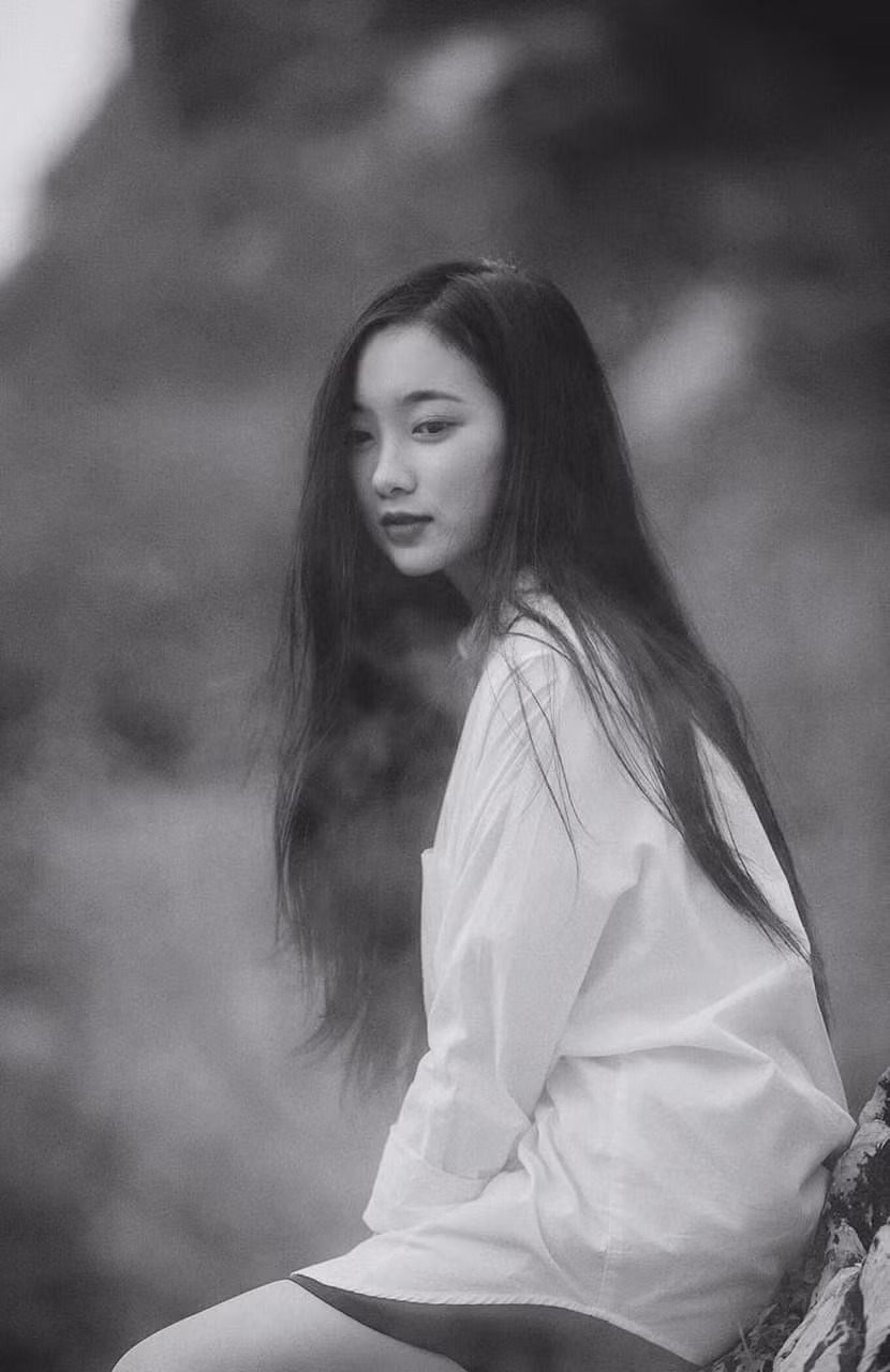 Theo chia sẻ của nữ nhiếp ảnh gia 9x, cô vẫn là một cô giáo nghiêm khắc nhưng đầy tâm lý. Trái lại, với nghề nhiếp ảnh cô lại biết truyền tải vào tác phẩm cái mơ mộng, lãng mạn rất riêng của mình.