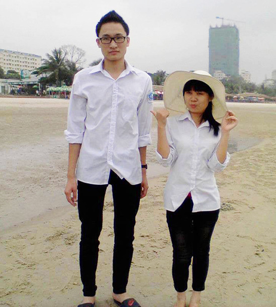 Vào năm 2013, chàng trai 9X đến từ Hạ Long gây ấn tượng khi giành giải Nhì tại vòng thi tháng. Thời điểm đó, Tiến Đạt có vẻ ngoài mảnh khảnh, nhút nhát đúng chuẩn "mọt sách chính hiệu".