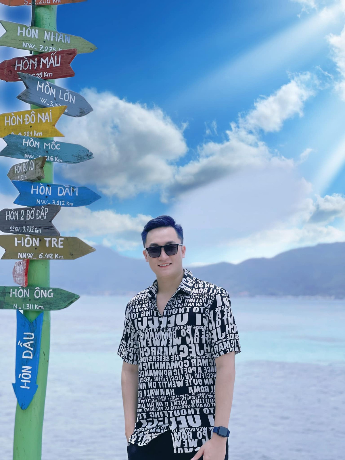 Từ một chàng trai với ngoại hình mảnh khảnh, "mọt sách chính hiệu" ngày ấy, thì giờ đây, Tiến Đạt khiến nhiều người bất ngờ khi sở hữu vẻ điển trai không khác nào một hot boy.