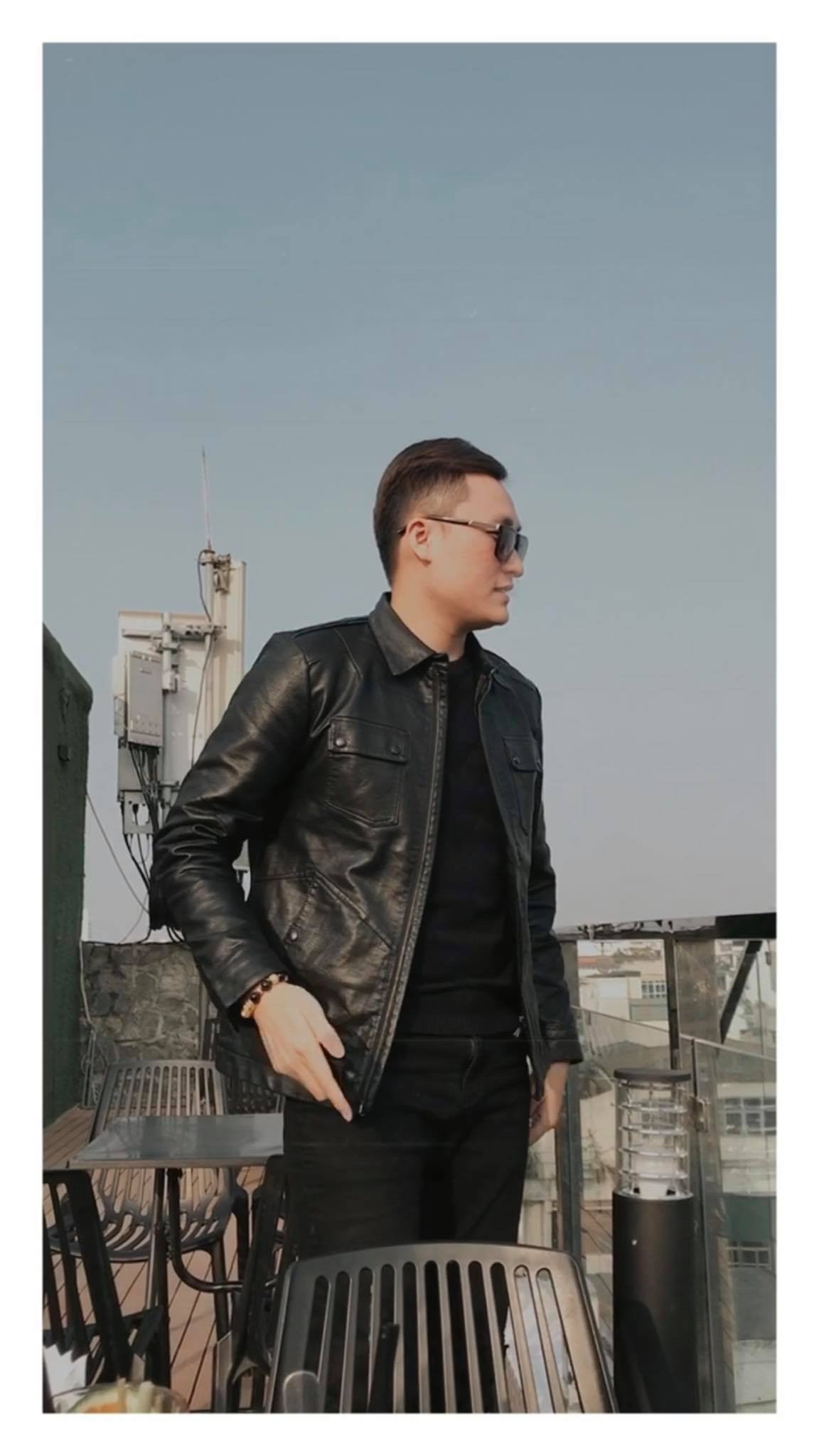 Nhờ lợi thế ngoại hình, cậu nên duyên với nghề người mẫu từ khi còn là sinh viên.