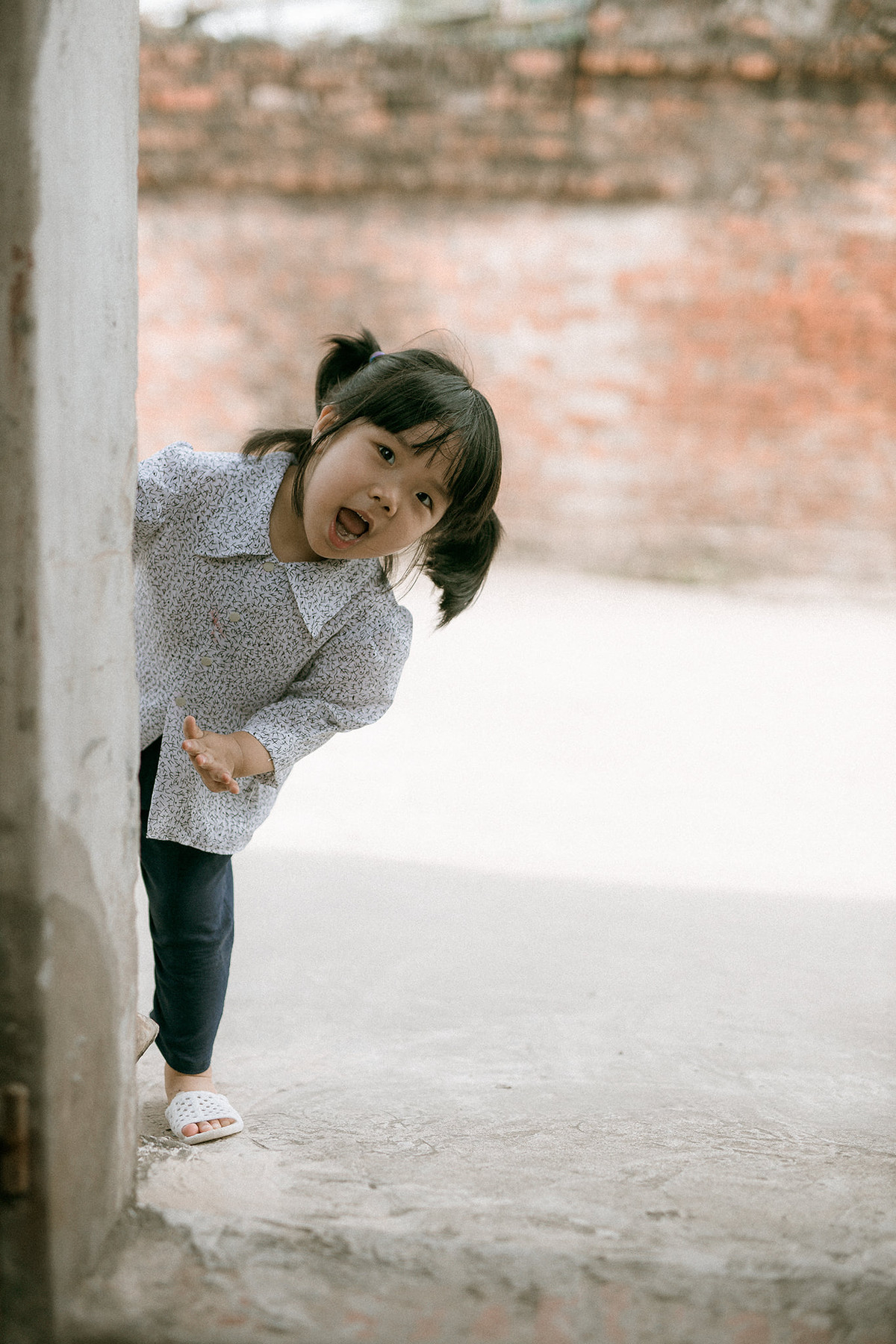 “Đáng yêu quá”, "Cả một bầu trời tuổi thơ thế này", “Ôi, toàn kỷ niệm tuổi thơ”... là những lời khen “có cánh” mà mọi người dành tặng cho cô bé Sóc. Ảnh: Ngọc Thiện