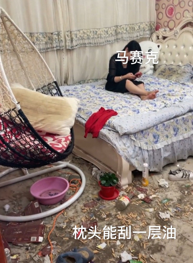 Mới đây, cư dân mạng lại được phen "kinh hồn bạt vía" khi một lần nữa đụng phải "nữ hoàng ở bẩn". Câu chuyện được một chủ nhà trọ ở Trung Quốc chia sẻ trên mạng xã hội đã khiến nhiều người quan ngại về lối sống của giới trẻ ngày nay.