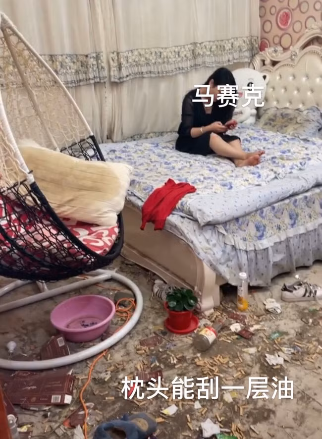 Mới đây, cư dân mạng lại được phen "kinh hồn bạt vía" khi một lần nữa đụng phải "nữ hoàng ở bẩn". Câu chuyện được một chủ nhà trọ ở Trung Quốc chia sẻ trên mạng xã hội đã khiến nhiều người quan ngại về lối sống của giới trẻ ngày nay.