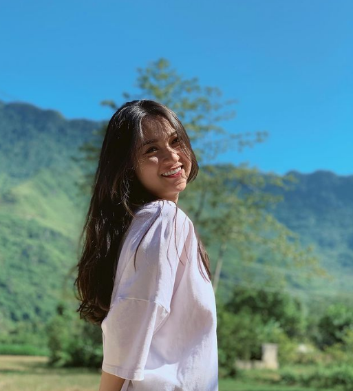 Ở đời thường, Anh Thư vô cùng tự tin với vóc dáng quyến rũ của mình và thường thích diện những trang phục gợi cảm.