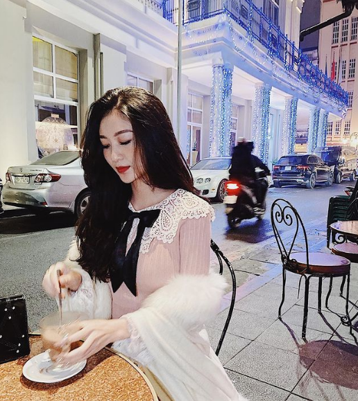 Ngoài ra, Vũ Thị Anh Thư còn từng cộng tác cho một kênh truyền hình. Anh Thư từng là gương mặt đại diện và quay quảng cáo TVC cho các nhãn hàng.