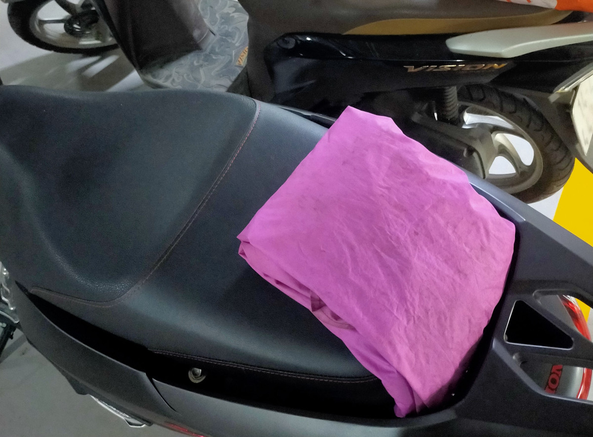 Dưới phần bình luận, không ít bạn trẻ khác cũng chia sẻ những câu chuyện ấm lòng về nhiều bác bảo vệ "có tâm" giữa lòng Hà Nội. Ảnh: Nguyễn Thị Minh Ngọc