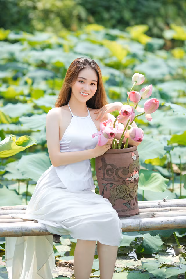 Không chỉ sở hữu gương mặt xinh đẹp, Ngọc Anh còn gây ấn tượng bởi chiều cao 1m67 và vóc dáng vô cùng cân đối. Ảnh: FBNV