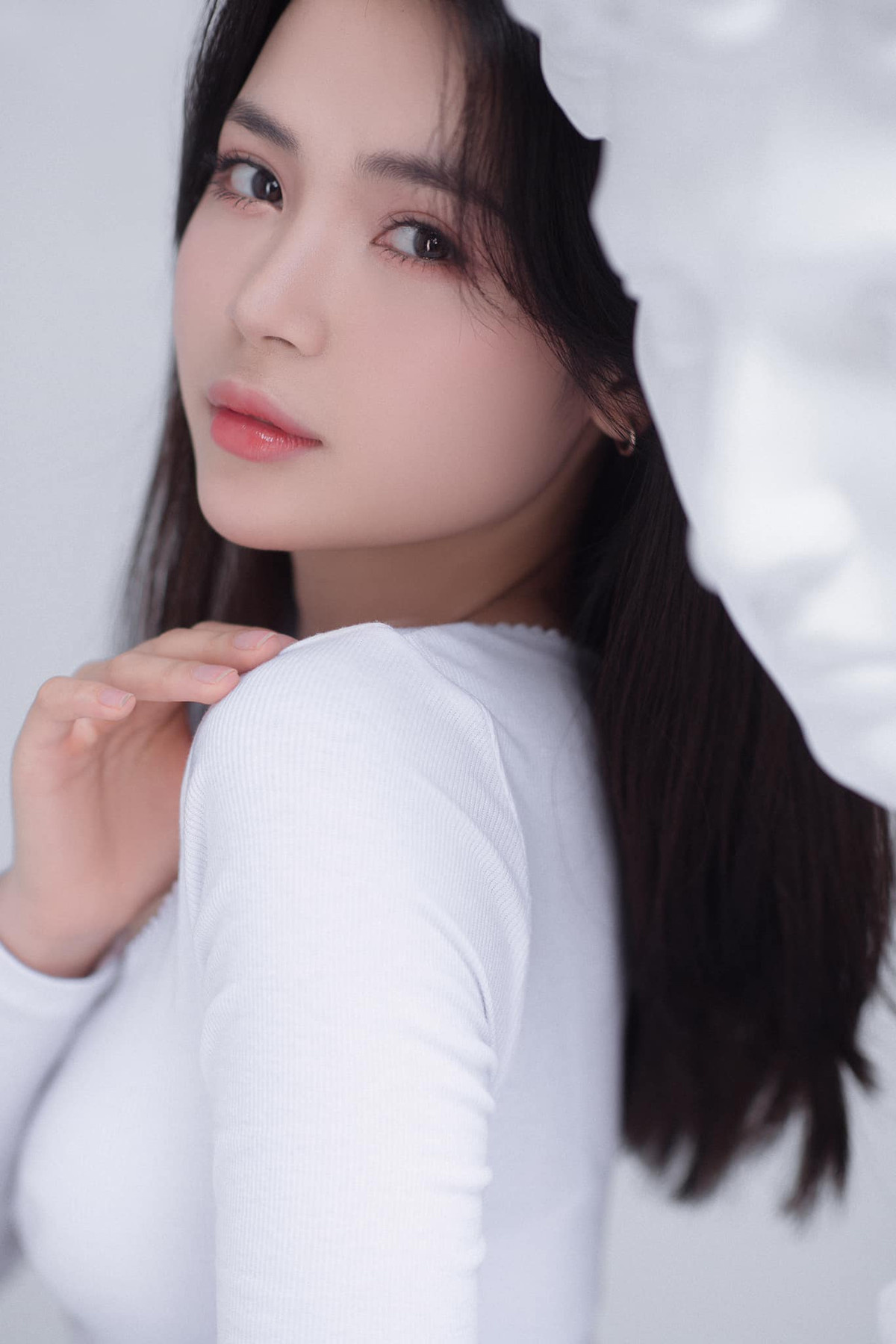 Công việc giúp cho nàng hot girl Hà thành thỏa mãn niềm đam mê, mang tới thu nhập ổn định, ngoài ra cô sẽ có thêm nhiều kinh nghiệm và những mối quan hệ mới bên ngoài xã hội.