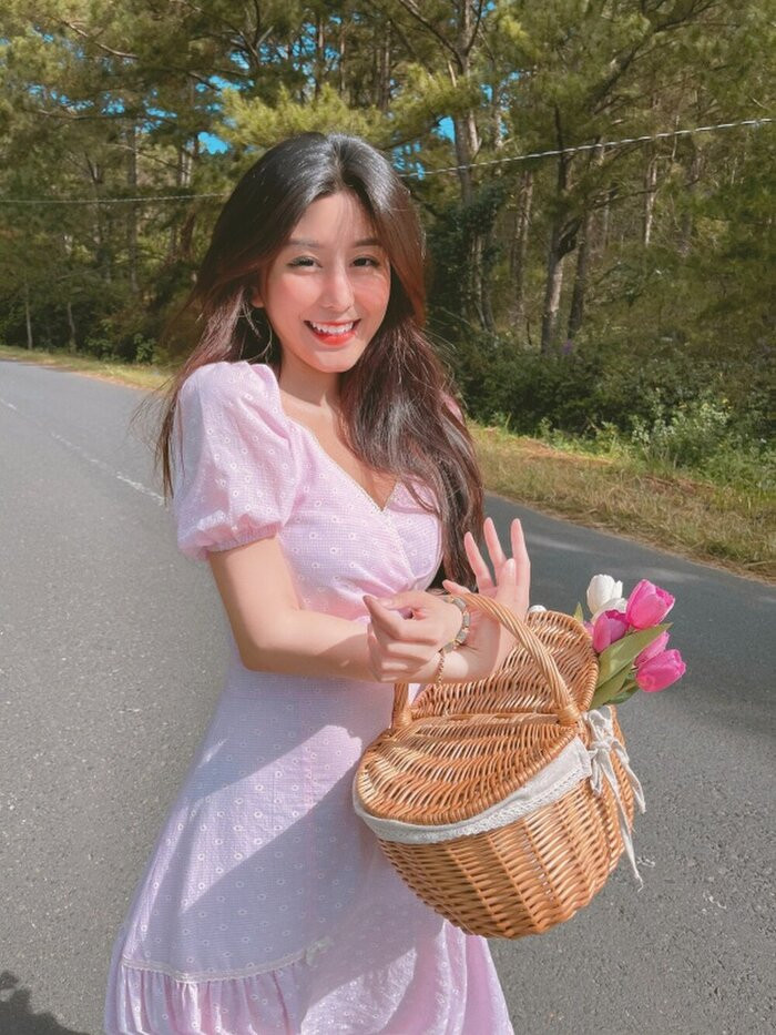 Ngọc Trân cũng từng nhiều lần khiến báo Trung, Hàn tốn giấy mực vì nhan sắc thần thái cực khí chất, body mướt mắt nhìn "không mê không được". Ảnh: FBNV