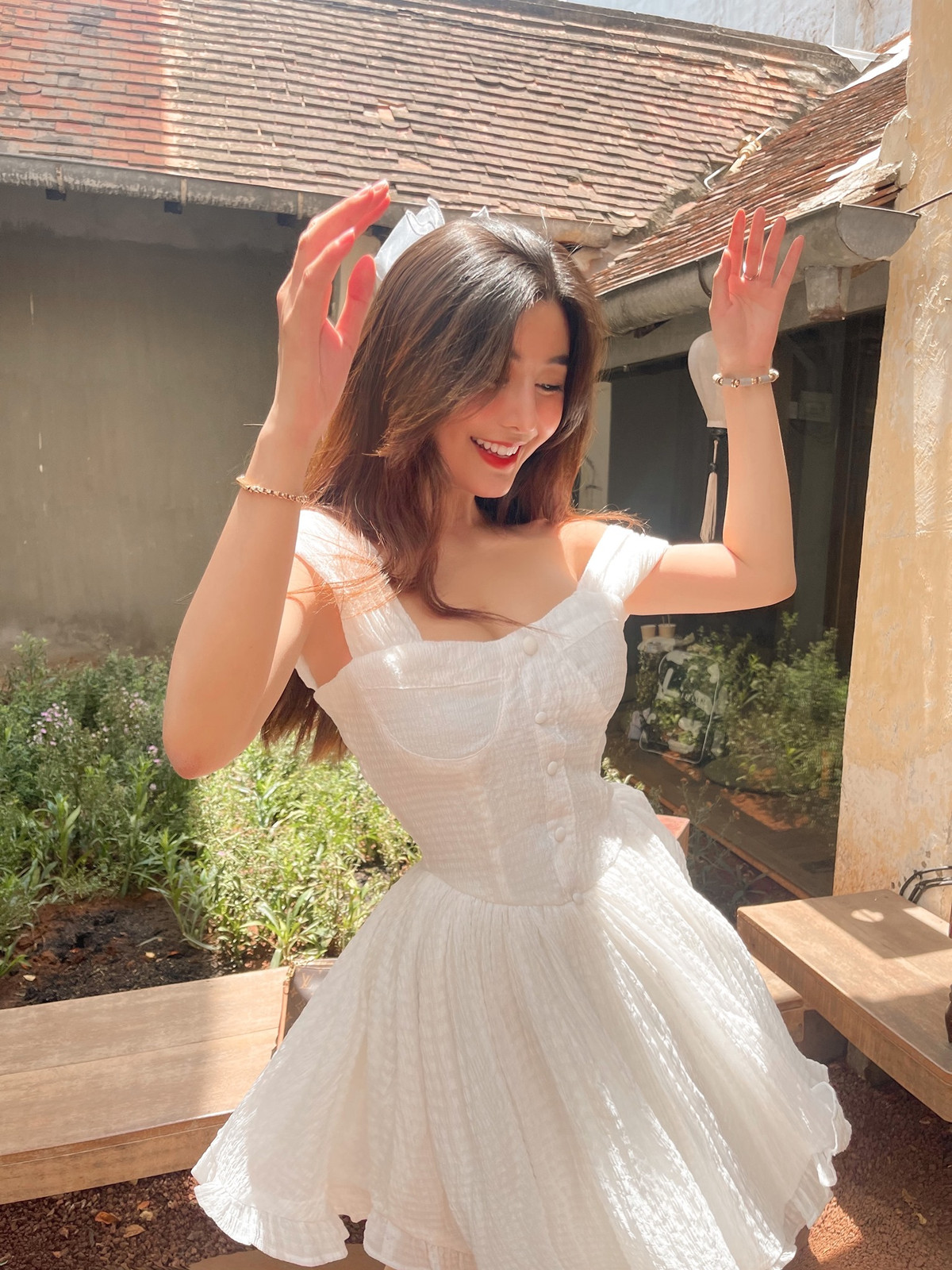 Võ Ngọc Trân (sinh năm 2001) là hot girl Sài thành nổi tiếng trên mạng xã hội khi sở hữu Instagram có 925 nghìn lượt người theo dõi.