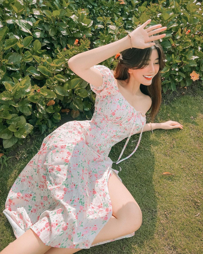 Ngọc Trân còn có những chiêu chụp ảnh không chỉ khoe được gương mặt xinh không góc chết và thân hình chuẩn siêu mẫu của mình.