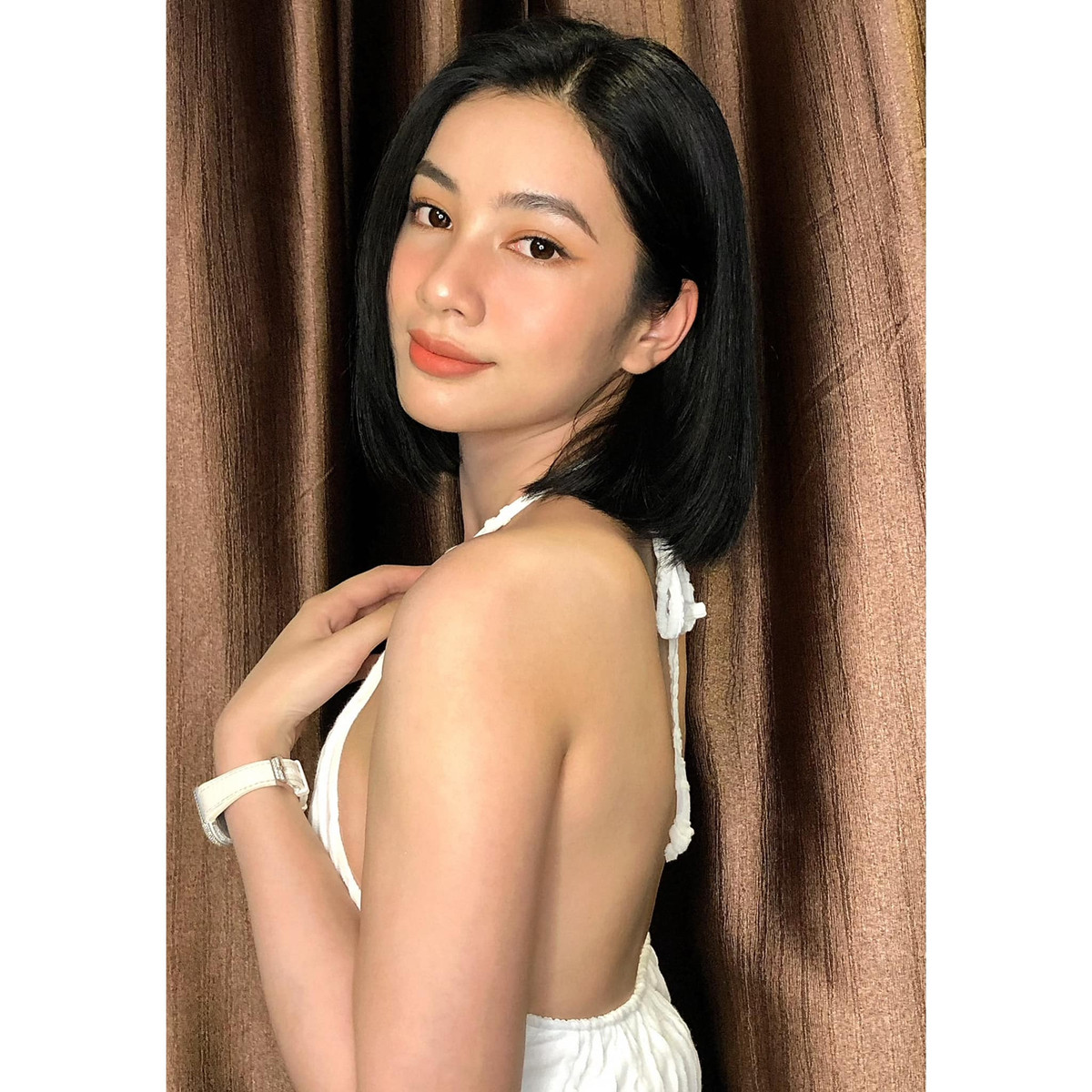 Nguyễn Thị Cẩm Đan là một trong những người đẹp được chú ý sau cuộc thi Hoa hậu Việt Nam 2020. Lý do là bởi gái đẹp An Giang vướng ồn ào hẹn hò với đại gia Đức Huy, hơn cô nàng 27 tuổi.