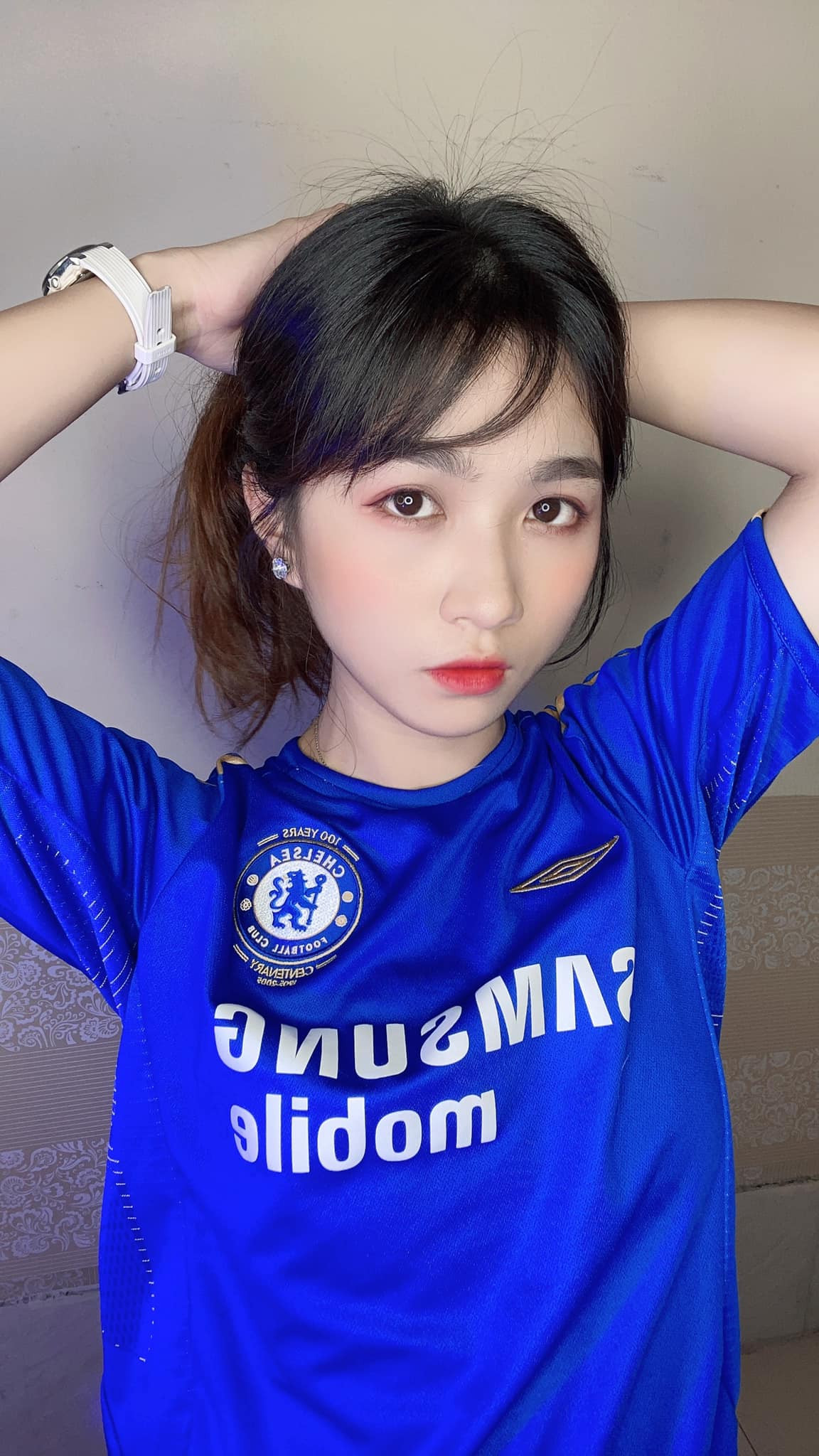 Với niềm yêu thích đó, về sau Minh Châu tiếp xúc với bóng đá nhiều hơn, không một trận đấu nào cô bạn bỏ qua.