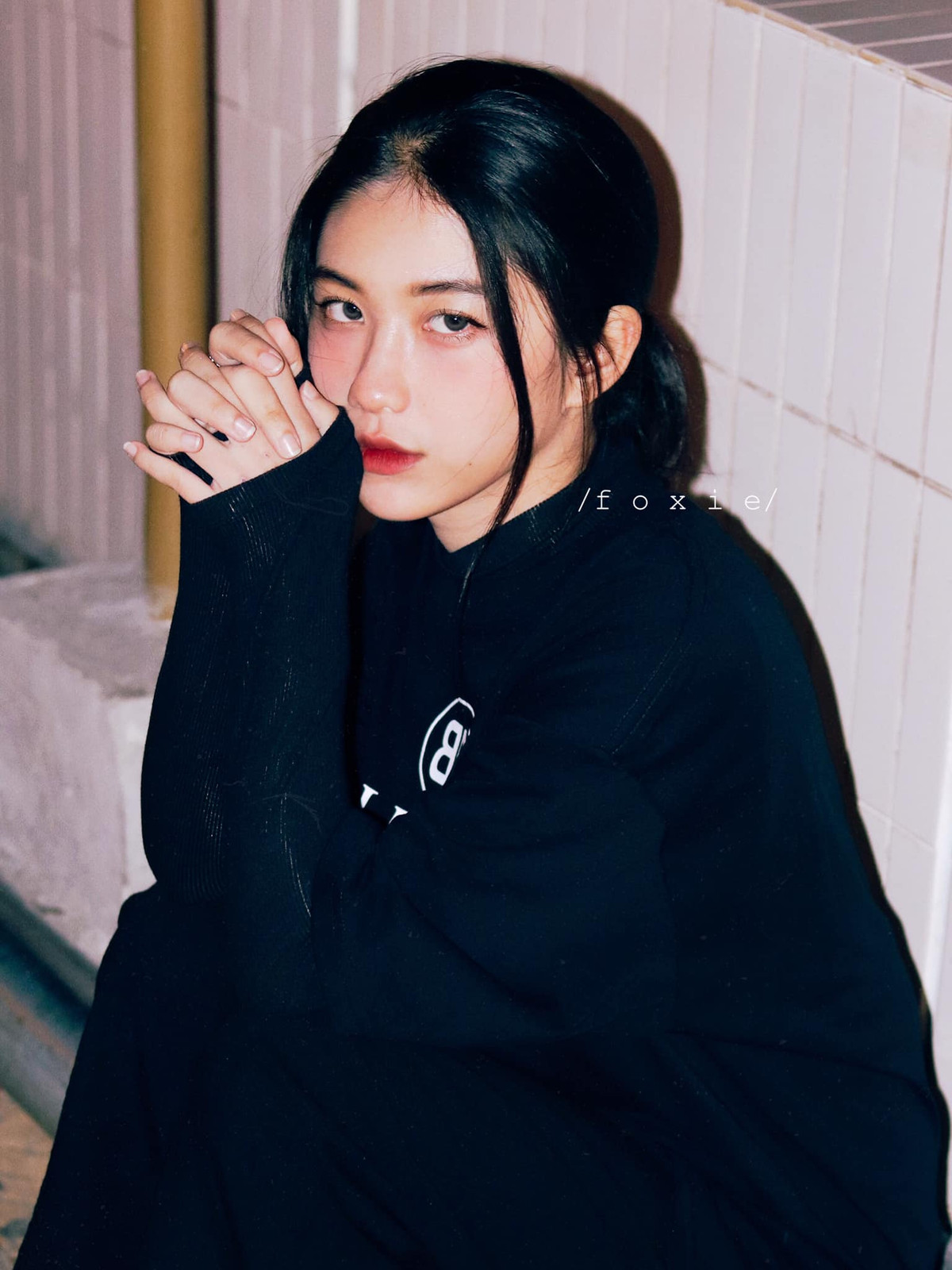 Sau màn “lột xác”, cô bé đen nhẻm ngày nào nay đã trở thành thiếu nữ xinh đẹp với nước da trắng trẻo.