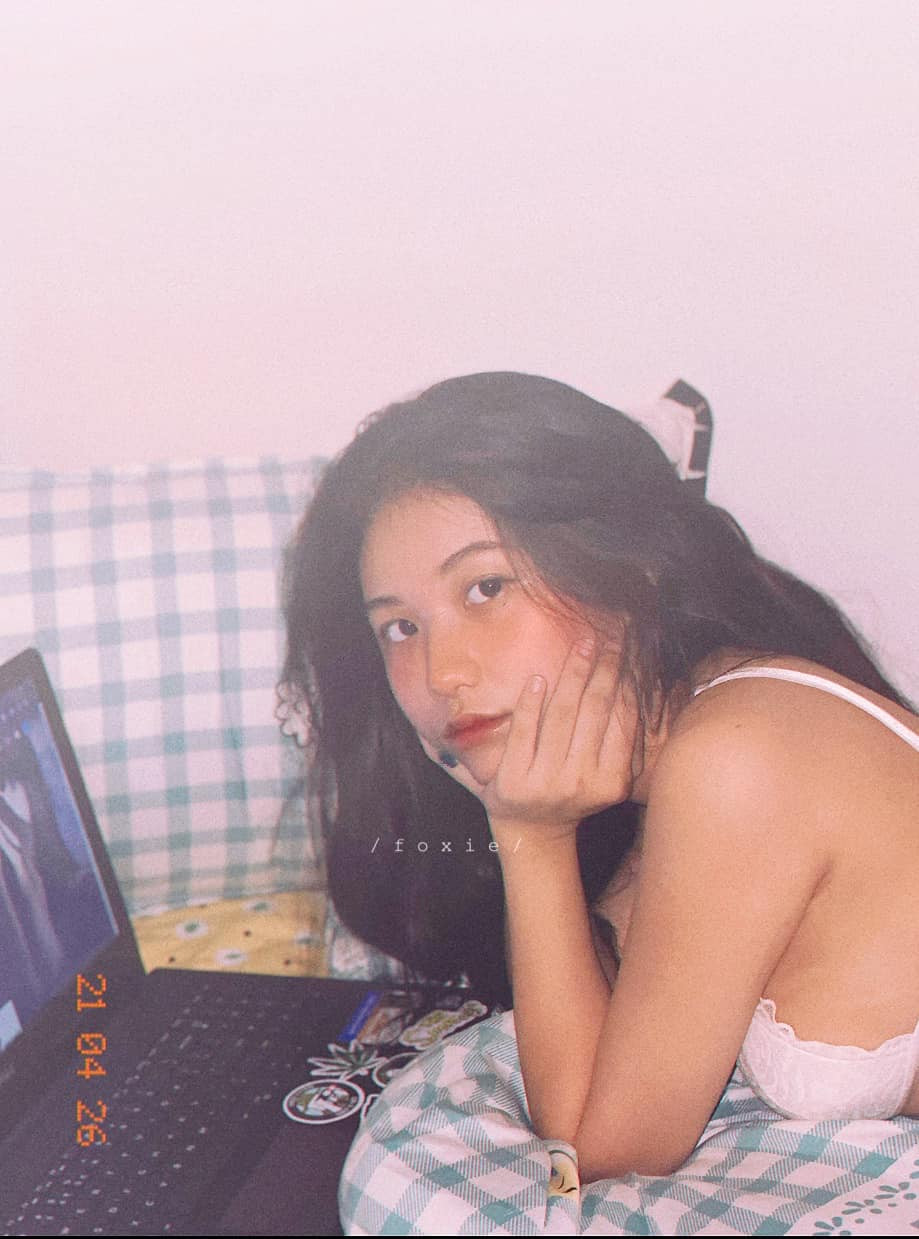 Luôn quan niệm là con gái phải luôn xinh đẹp, từ khi bước chân vào cấp 3 và được mặc áo dài trắng, hot girl sinh năm 2000 bắt đầu quyết tâm "lột xác" để trở thành phiên bản hoàn hảo hơn.