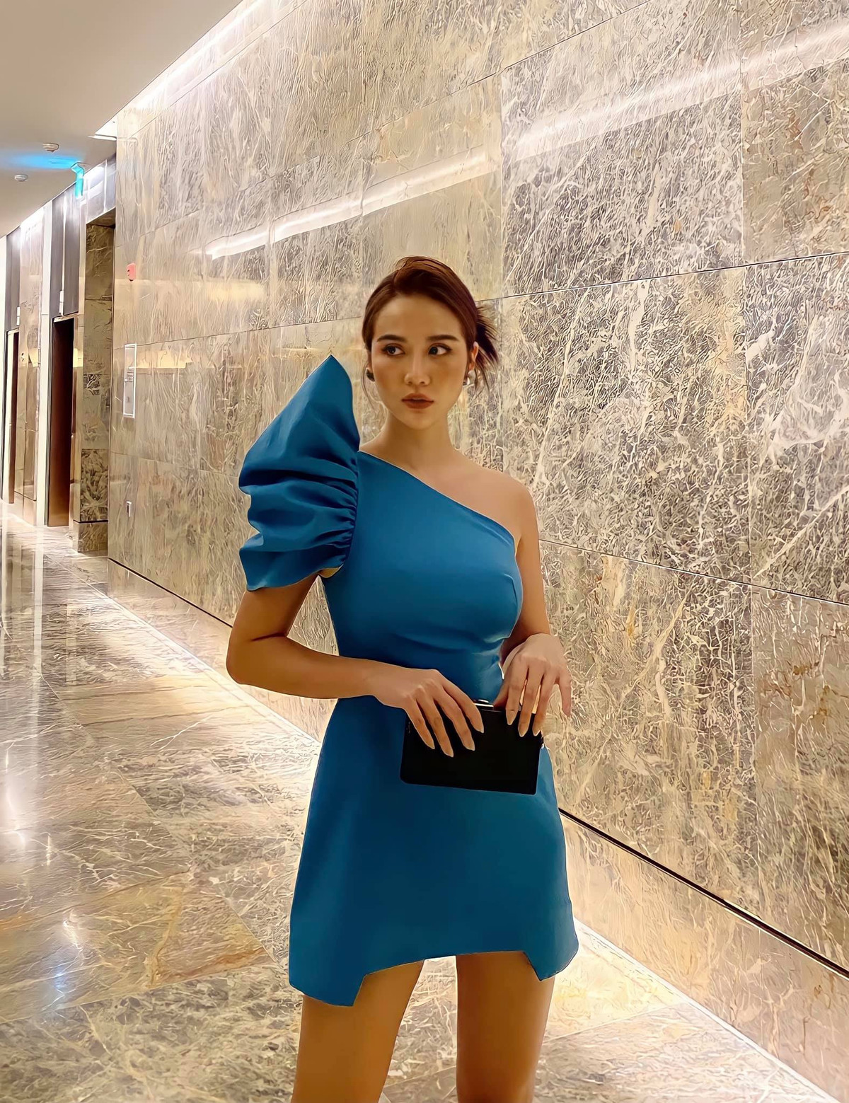 Sau cuộc hôn nhân với chồng cũ, hiện tại hot girl một thời đang tập trung cho sự nghiệp và chăm sóc con trai nhỏ. Ảnh: FBNV