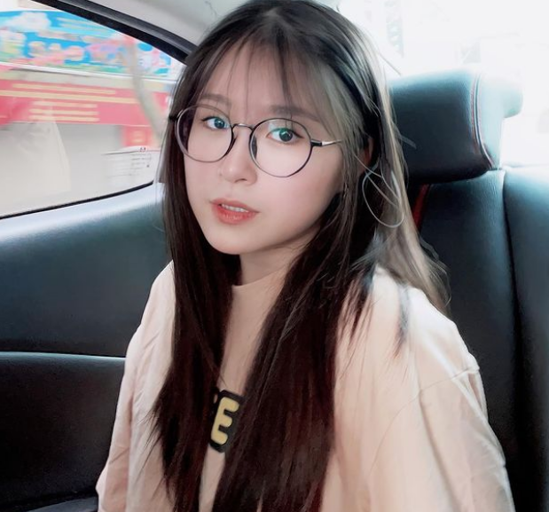 Nguyễn Châu Anh (nickname Chao, sinh năm 2003) là rich kid mới nổi bởi các clip về cuộc sống cá nhân khá sang chảnh trên mạng xã hội TikTok thời gian gần đây.