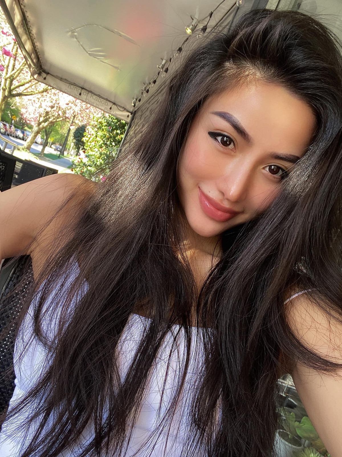 Làn da rám nắng khoẻ khoắn cùng thân hình săn chắc thon gọn dù đã là mẹ một con của cô khiến rất nhiều người trầm trồ khen ngợi. Ảnh: Tổng hợp