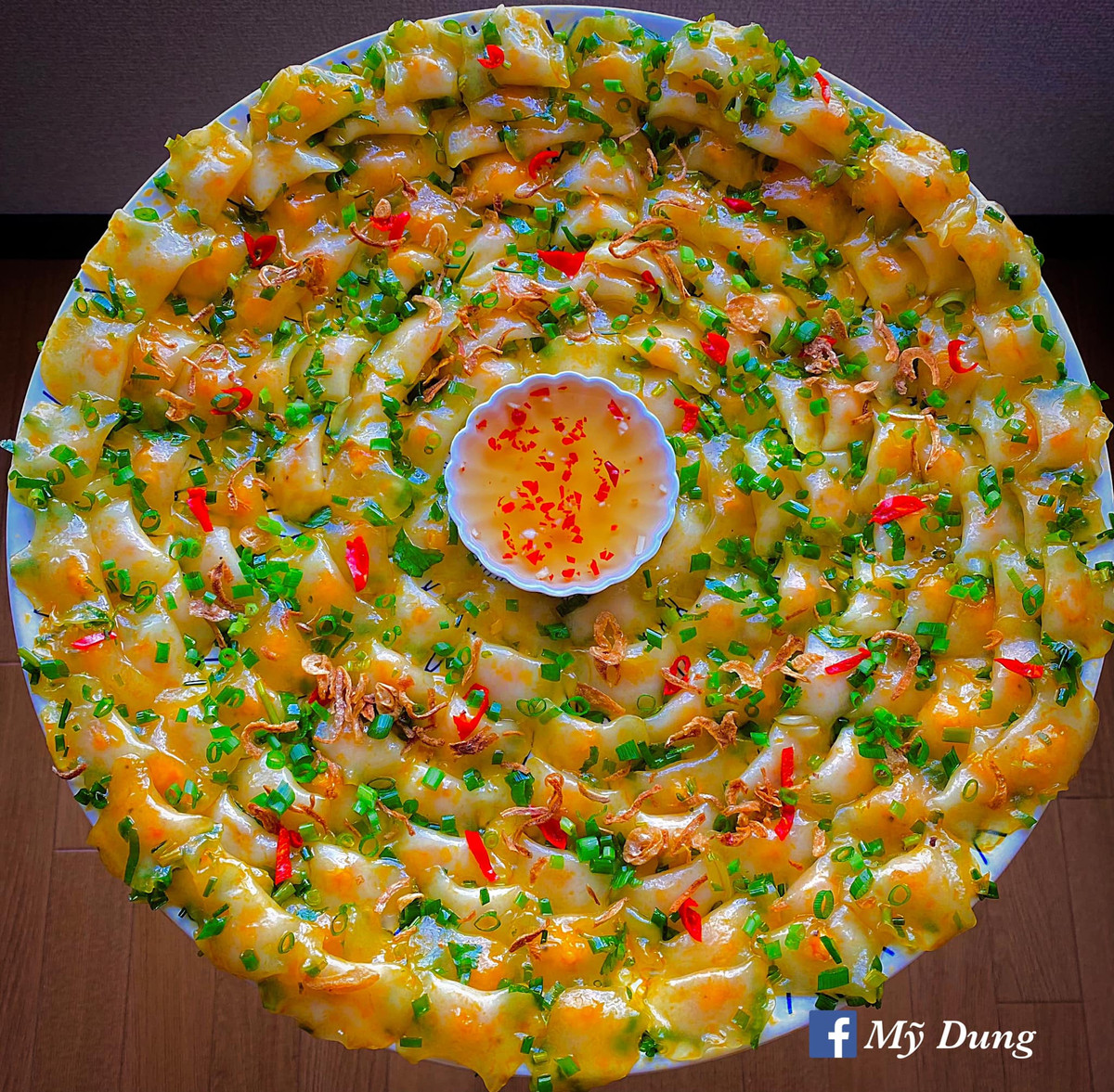 Nhiều chị em phụ nữ đã nhiệt tình bình luận dưới mỗi hình ảnh đồ ăn của Mỹ Dung, không ít người thậm chí còn xin ảnh của cô gái này lưu về máy để làm động lực nấu những món ngon cho chồng, cho con.