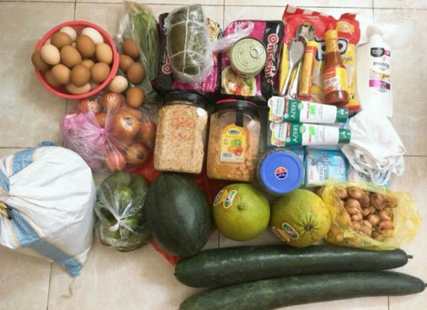 Sau mỗi lần từ quê nhà lên thành phố đều mang đầy những túi xách, vali chứa lương thực thực phẩm do gia đình chuẩn bị.
