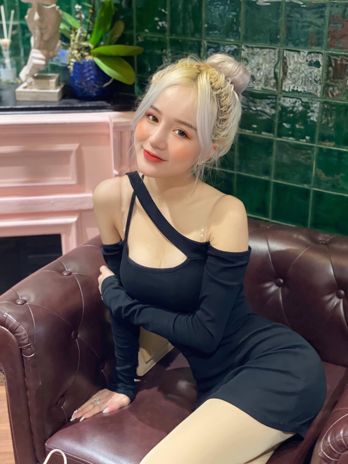 Cô nàng cũng nhận được sự yêu quý của đông đảo cư dân mạng nhờ cách nói chuyện đáng yêu, thân thiện với mọi người.