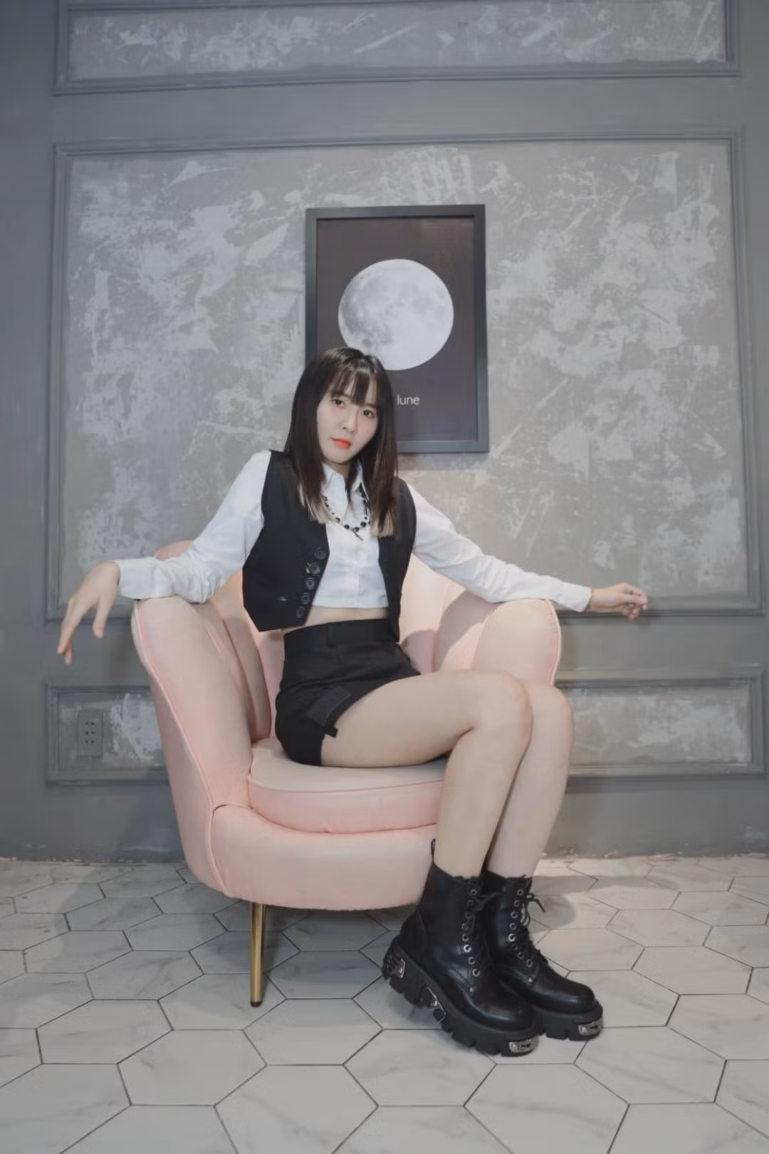 Việc âm thầm hoàn thiện bản thân của cô nàng là minh chứng cho thấy Ngân Sát Thủ là cô gái độc lập, mạnh mẽ và yêu bản thân. Ảnh: Tổng hợp