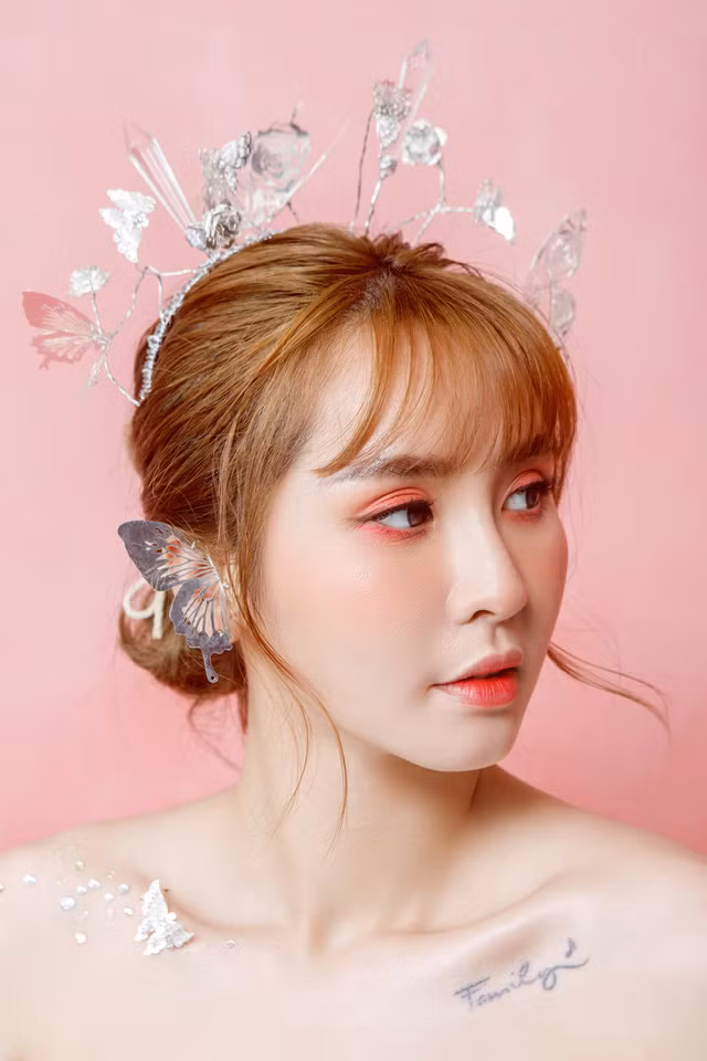 Hậu chia tay mối tình hơn 5 năm, Ngân Sát Thủ vẫn chăm chỉ ngày ngày stream, làm vlog và đặc biệt là nhan sắc cô nàng được nhận xét ngày càng "thăng hạng".