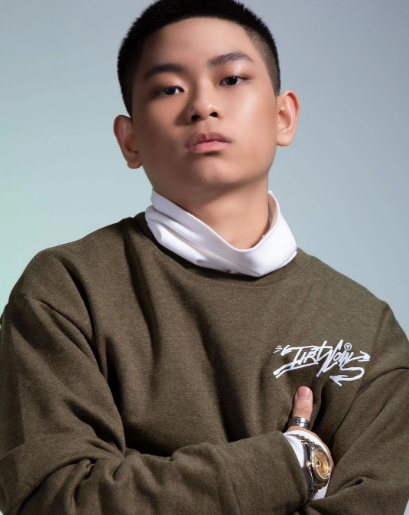 Tên đầy đủ của rich kid 2K này là Nguyễn Đăng Gia Kỳ, sinh năm 2003, hiện đang là học sinh lớp 11 tại trường Quốc tế Nam Sài Gòn.