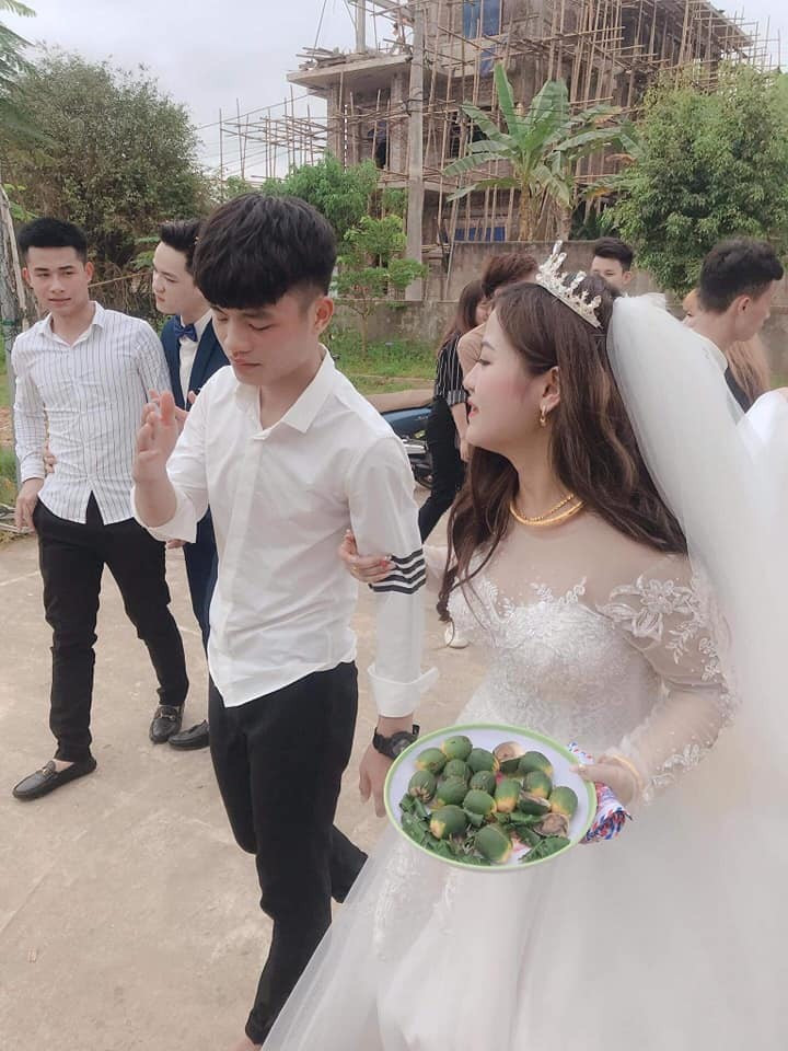Nhìn cảnh em trai khóc tiễn chị gái đi lấy chồng khiến nhiều người cảm thấy ngưỡng mộ.