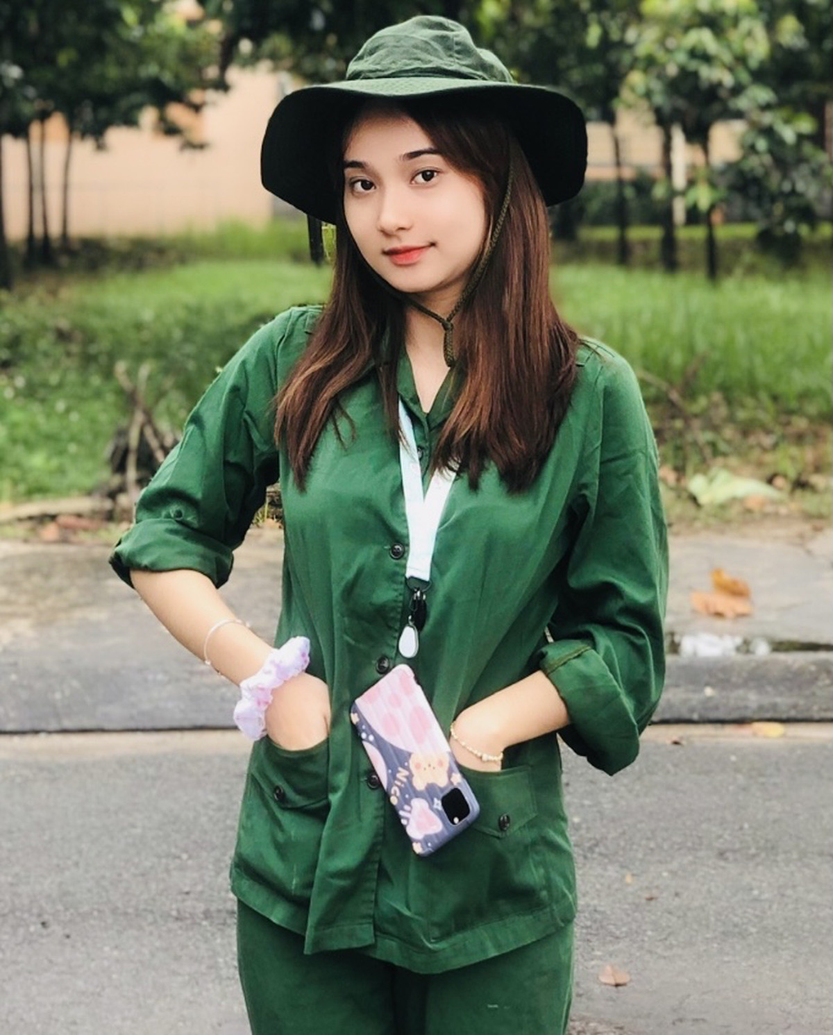 Vốn sở hữu gương mặt ưa nhìn cùng vẻ đẹp ngọt ngào, đáng yêu, sau khoảng 1 năm nổi tiếng nữ sinh trường Đại học Kinh tế TP HCM mới đây "lột xác" ấn tượng với nét gợi cảm đầy cuốn hút.