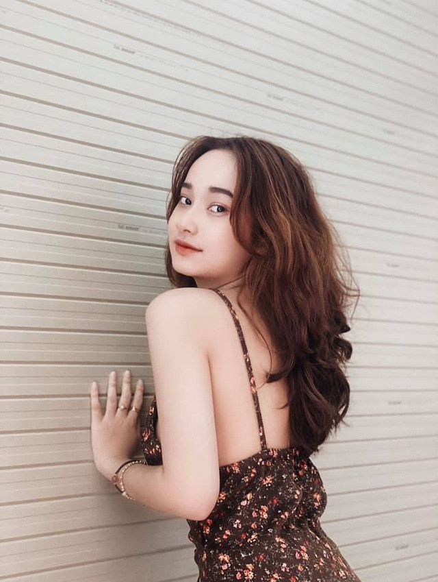 Gu ăn mặc ngày càng táo bạo của Khánh Vân cũng được nhiều người ngợi khen.