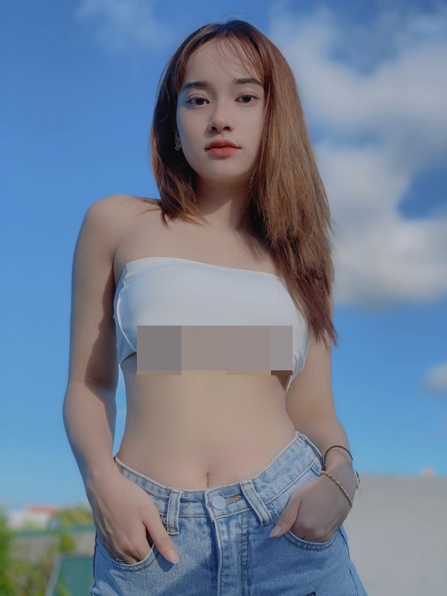 Tuy vậy, Khánh Vân vẫn luôn tự tin về vóc dáng của mình, cô không ngần ngại đăng tải khoảnh khắc nóng bỏng lên trang cá nhân.