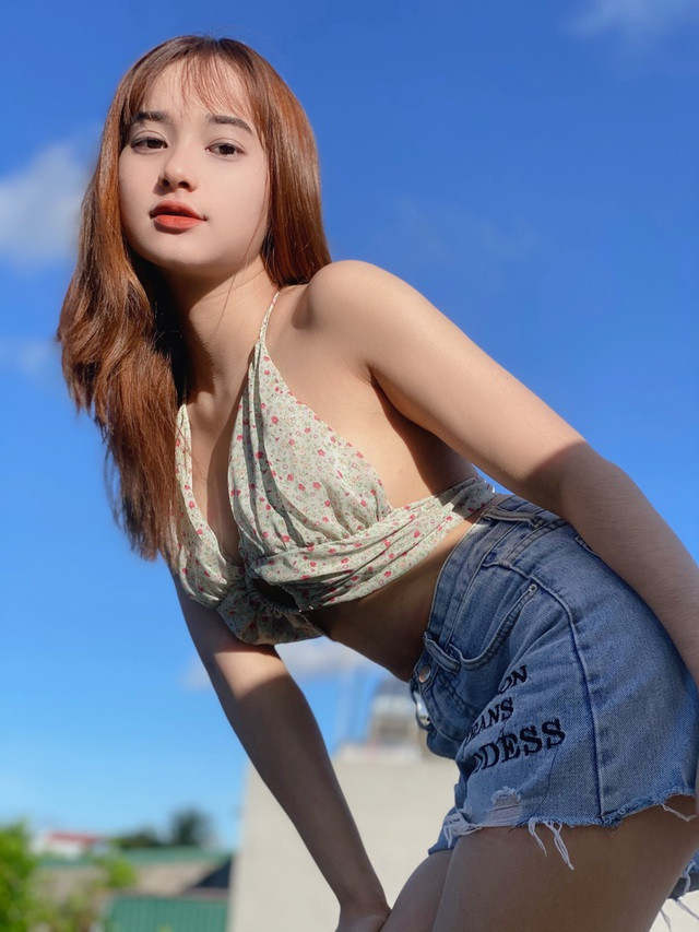 Hình ảnh táo bạo của Khánh Vân sau khi được đăng tải trên group chuyên chia sẻ ảnh gái xinh đã thu hút hàng chục nghìn lượt thích và hàng trăm bình luận quan tâm.