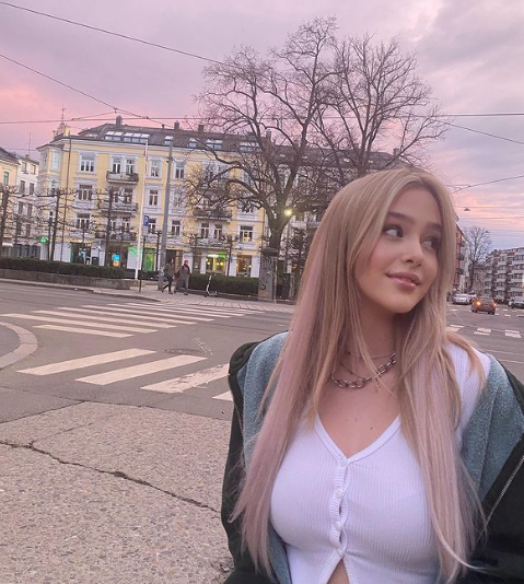 Havanna Winter có phong cách thời trang trẻ trung nhưng cũng không kém phần trưởng thành.