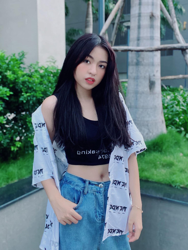 Cô nàng nhận được nhiều lời mời quảng cáo, trở thành gương mặt đại diện cho nhiều nhãn hàng.