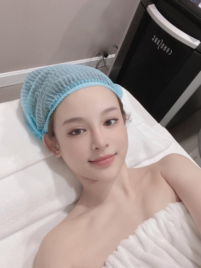 Nhưng sau ngần ấy năm, cô ấy vẫn xinh đẹp nhưng gương mặt hồn nhiên của Huyền Baby ngày xưa được thay thế bằng đường nét quyến rũ, mặn mà, sắc sảo. Ảnh: FBNV