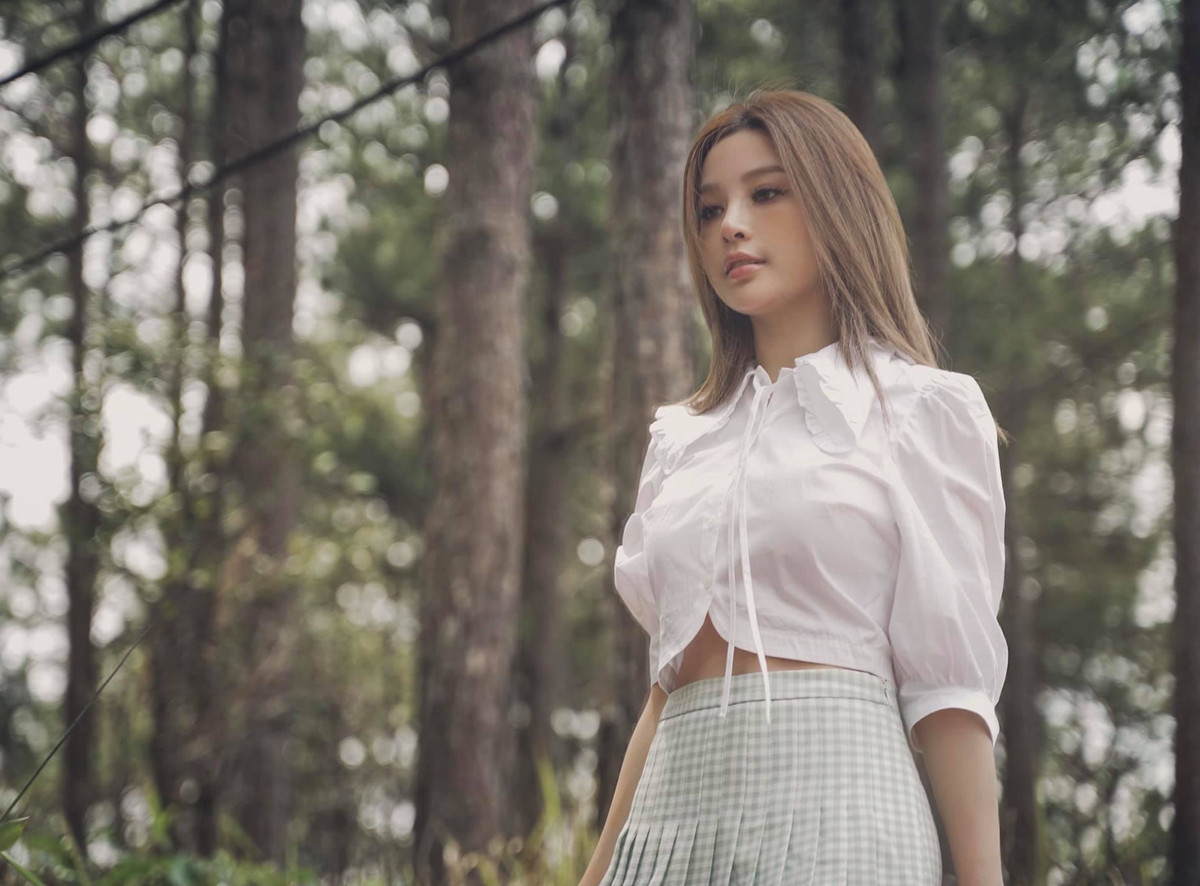 Huyền Baby hiện tại là bà mẹ 2 con, dù tuổi đã ngoài 30 nhưng nhan sắc và vóc dáng của cô vẫn luôn trường tồn với thời gian, thậm chí còn đẹp hơn cả thời con gái.