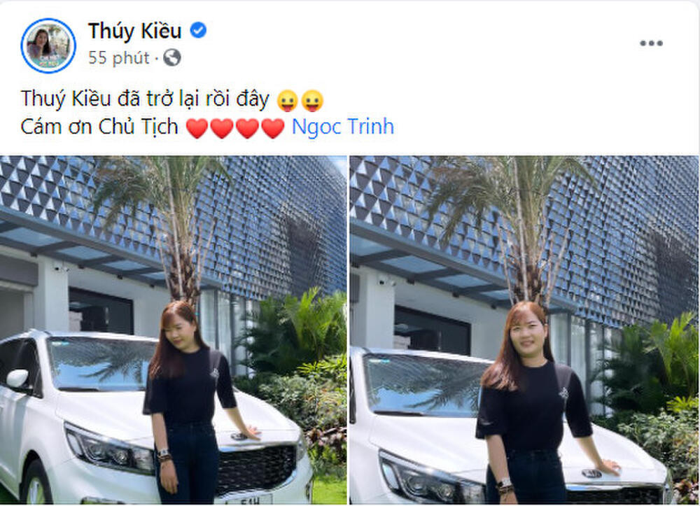 Mới đây, trợ lý của Ngọc Trinh chia sẻ hình ảnh gây xôn xao khi cô được Ngọc Trinh chơi lớn mua tặng hẳn một con xế hộp. Cô cũng không quên gửi lời cám ơn đến "chủ tịch" của mình.