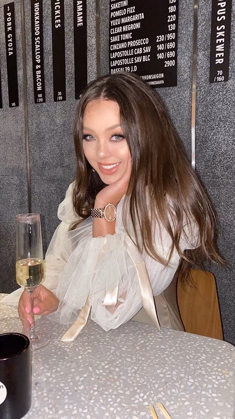 Cả hai rất "chăm chỉ" khoe những hình ảnh hạnh phúc trên trang mạng xã hội cá nhân. Ảnh: Tổng hợp