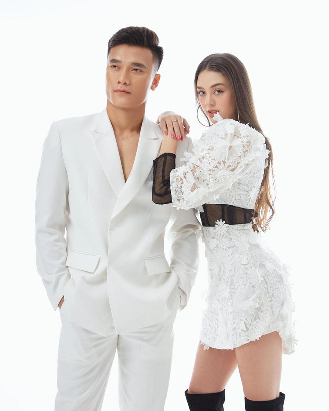 Phía dưới bức ảnh của Bùi Tiến Dũng và bạn gái, nhiều người đã nhanh chóng nhận ra và để lại bình luận trêu đùa hành động này của Tiến Dũng.