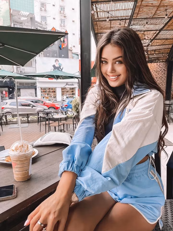 Dù đã từng dính nghi vấn hẹn hò với một vài người nhưng Dianka Zakhidova là bạn gái chính thức duy nhất được Bùi Tiến Dũng công khai.