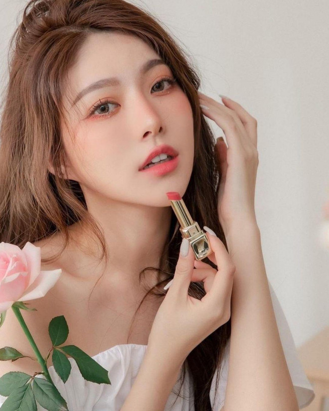 Vẻ đẹp của An An còn được so sánh với nữ diễn viên xứ Hàn Go Ara.