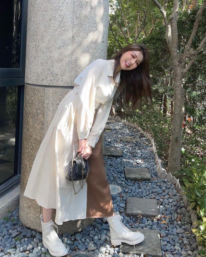 Vẻ ngoài của nữ beauty blogger được nhiều người khen ngợi. Cô nàng có thân hình gợi cảm, nét đẹp vừa ngây thơ vừa cá tính với đôi mắt to, môi mọng và làn da trắng không tỳ vết.