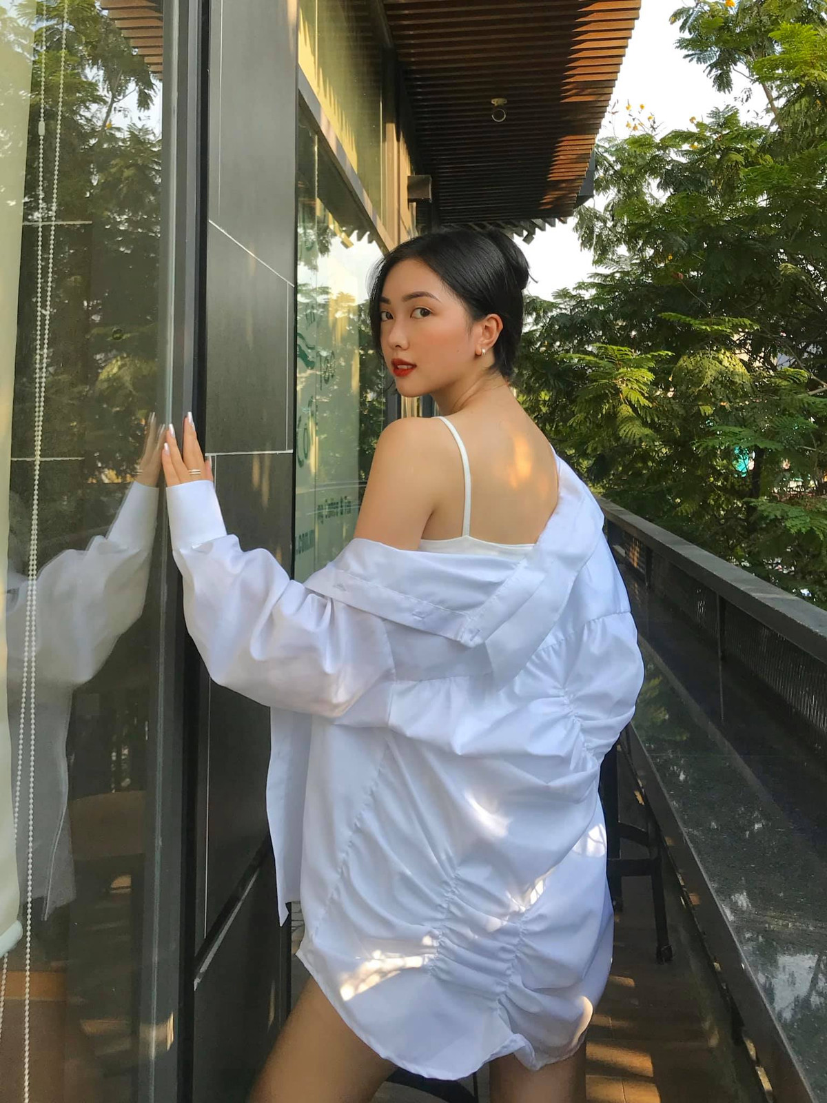 Trên Instagram, Hà Trang cũng thu hút người xem với nhiều hình ảnh khoe body bốc lửa, thân hình thon gọn.