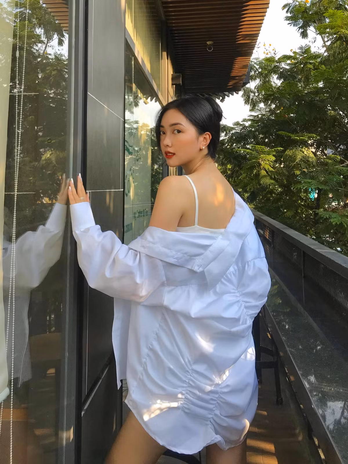 Trên Instagram, Hà Trang cũng thu hút người xem với nhiều hình ảnh khoe body bốc lửa, thân hình thon gọn.