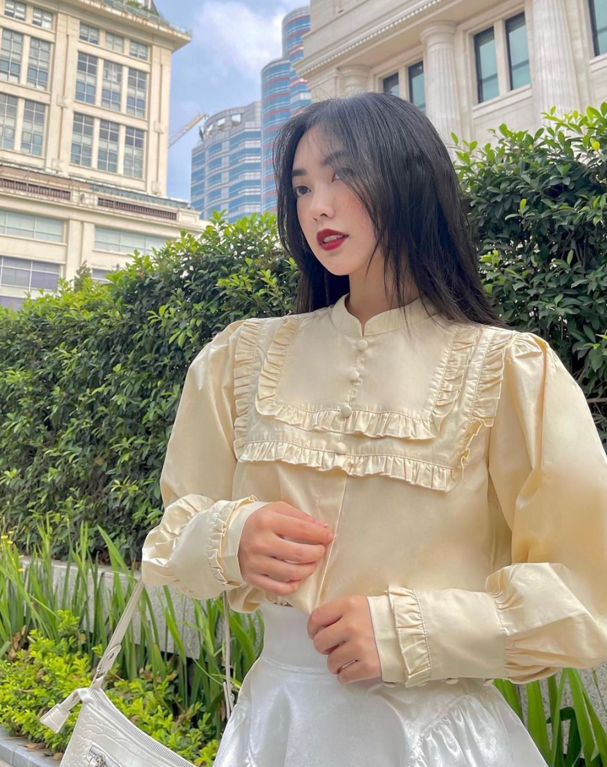 Mối tình của họ không chỉ được hâm mộ bởi sự yên bình, không thị phi, mà nhan sắc của nàng WAG Mai Hà Trang còn được nhận xét xinh đẹp hơn người.