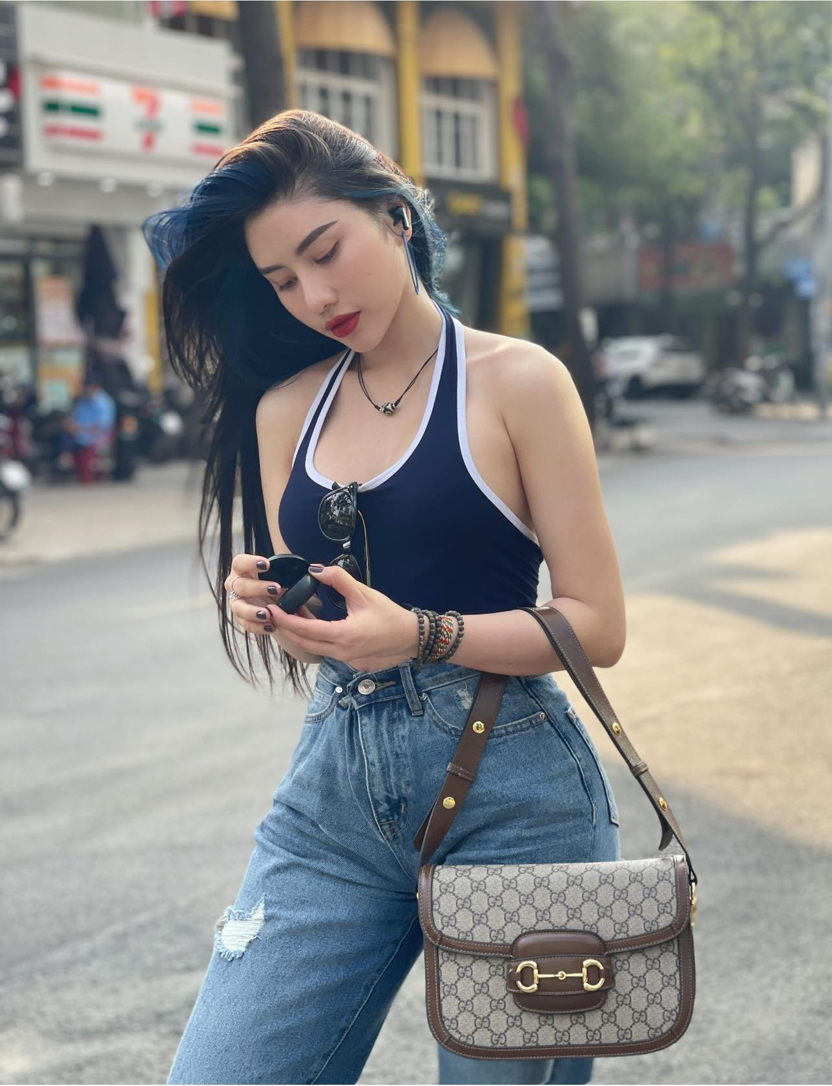 Trang Lê mới đây là một trong những nhân vật được mời tham dự chương trình "Nóng cùng EURO 2020" vào tháng 6 tới. Nổi tiếng từ trước với thân hình nóng bỏng, Trang Lê nhanh chóng gây chú ý đối với fan hâm mộ bóng đá.