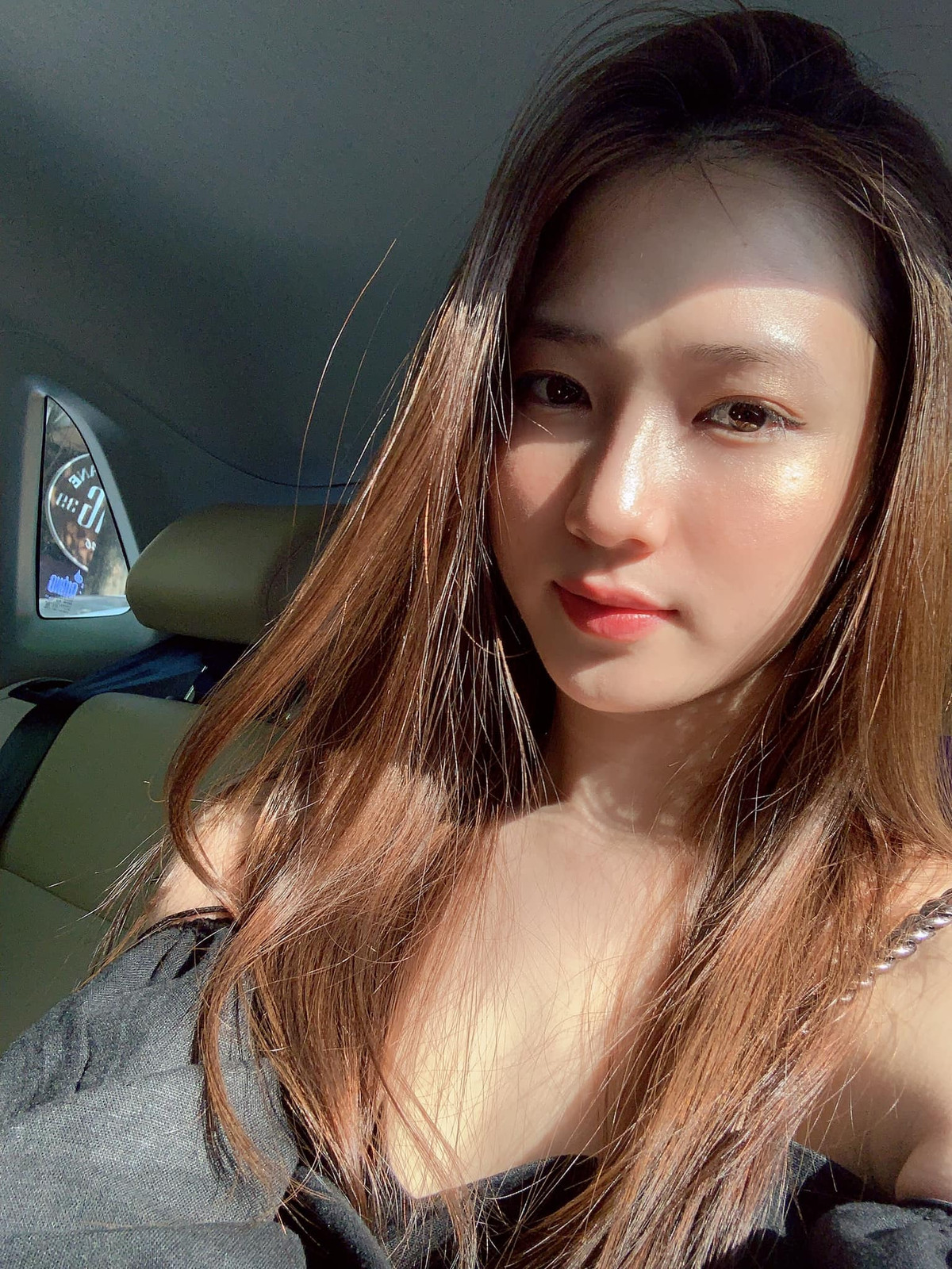 Vì không tăng cân quá nhiều nên Trâm Anh vẫn giữ được những đường nét thanh tú, trẻ trung trên gương mặt.