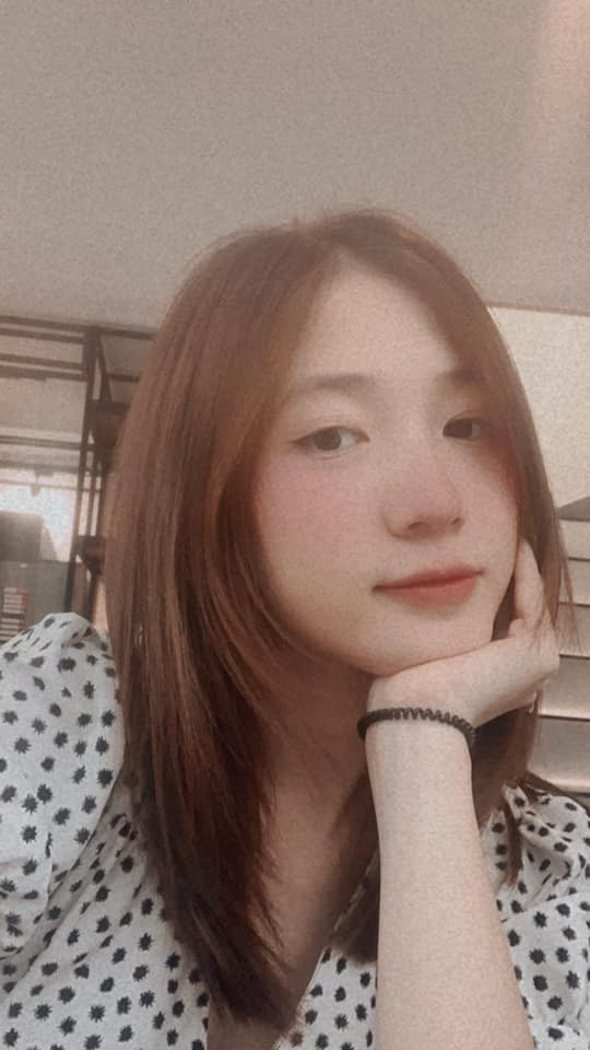 Không chỉ sở hữu một làn da sáng đẹp, Trâm Anh còn duy trì được vóc dáng hoàn hảo trong thời gian mang thai, và đặc biệt khi đã sinh em bé thứ hai thân hình cô nàng vẫn cực hoàn hảo.