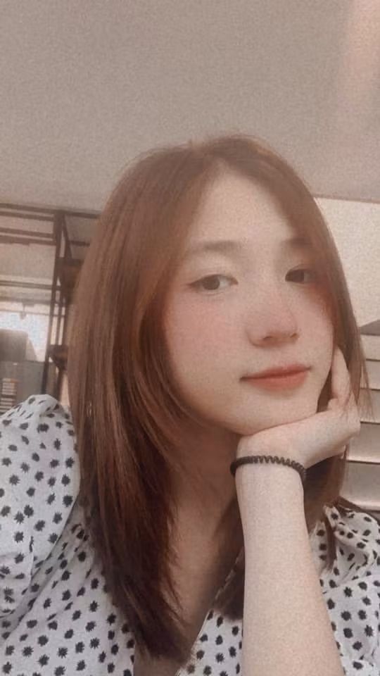 Không chỉ sở hữu một làn da sáng đẹp, Trâm Anh còn duy trì được vóc dáng hoàn hảo trong thời gian mang thai, và đặc biệt khi đã sinh em bé thứ hai thân hình cô nàng vẫn cực hoàn hảo.